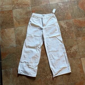 NWT. White Wide-Leg Jeans